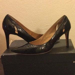Like new Ann Taylor high heeled leather patterned pumps size 11M